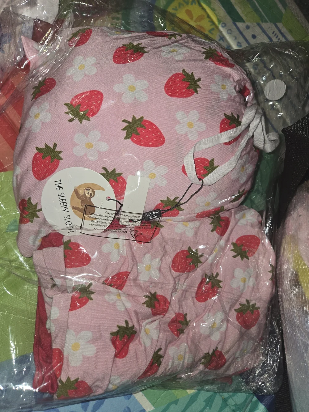 The Sleepy Sloth- Twin/full Strawberry Fields Print Sheet And 2 Pillow Case Set